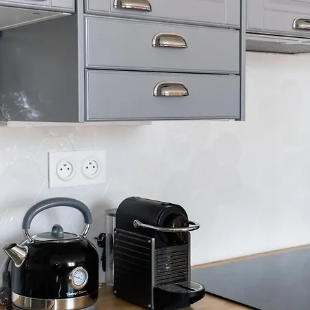 Magnifique 3 Etoiles, 2 Salles De Bain, 2 A Coucher, Plage, Hyper Centre, Entierement Renove Lägenhet *