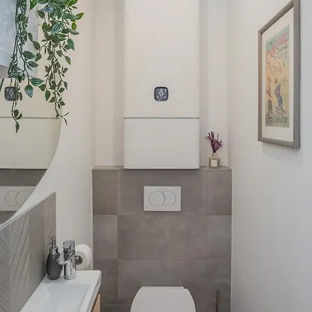 Magnifique 3 Etoiles, 2 Salles De Bain, 2 A Coucher, Plage, Hyper Centre, Entierement Renove Lägenhet *