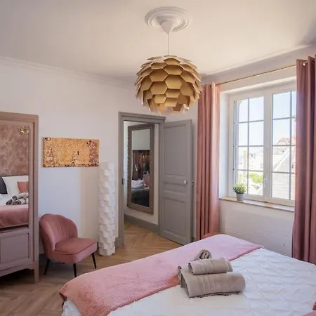 Magnifique 3 Etoiles, 2 Salles De Bain, 2 A Coucher, Plage, Hyper Centre, Entierement Renove Lägenhet