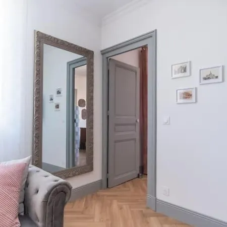 Magnifique 3 Etoiles, 2 Salles De Bain, 2 A Coucher, Plage, Hyper Centre, Entierement Renove Lägenhet