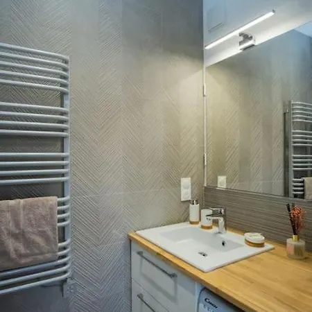 Lägenhet Magnifique 3 Etoiles, 2 Salles De Bain, 2 A Coucher, Plage, Hyper Centre, Entierement Renove *