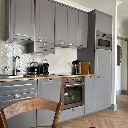 Magnifique 3 Etoiles, 2 Salles De Bain, 2 A Coucher, Plage, Hyper Centre, Entierement Renove