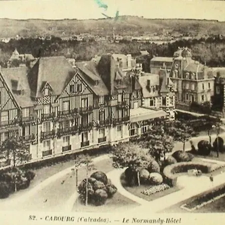 Magnifique 3 Etoiles, 2 Salles De Bain, 2 A Coucher, Plage, Hyper Centre, Entierement Renove Lägenhet Cabourg