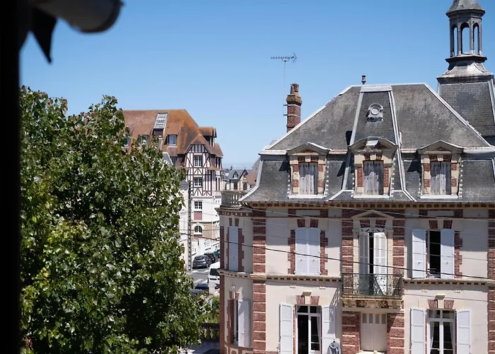 Apartament Magnifique 3 Etoiles, 2 Salles De Bain, 2 A Coucher, Plage, Hyper Centre, Entierement Renove Cabourg