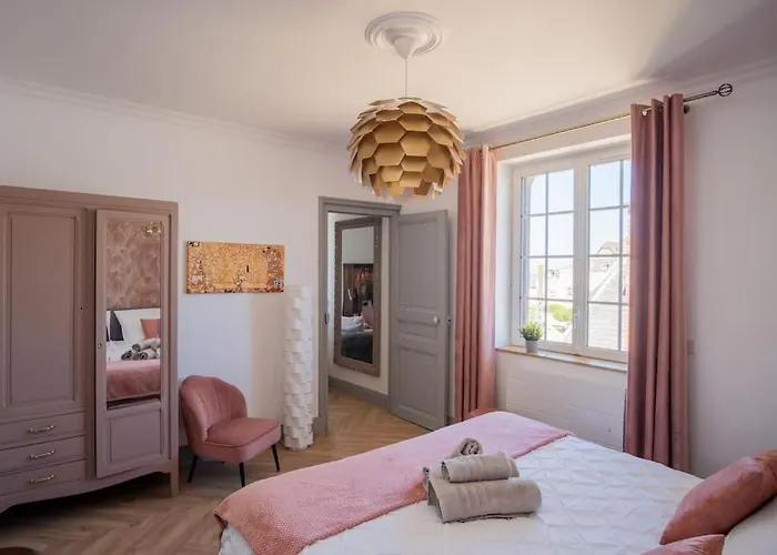 Magnifique 3 Etoiles, 2 Salles De Bain, 2 A Coucher, Plage, Hyper Centre, Entierement Renove Apartament