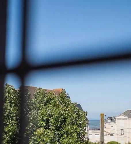 Magnifique 3 Etoiles, 2 Salles De Bain, 2 A Coucher, Plage, Hyper Centre, Entierement Renove Cabourg