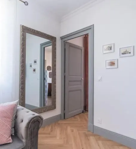 Magnifique 3 Etoiles, 2 Salles De Bain, 2 A Coucher, Plage, Hyper Centre, Entierement Renove Apartament