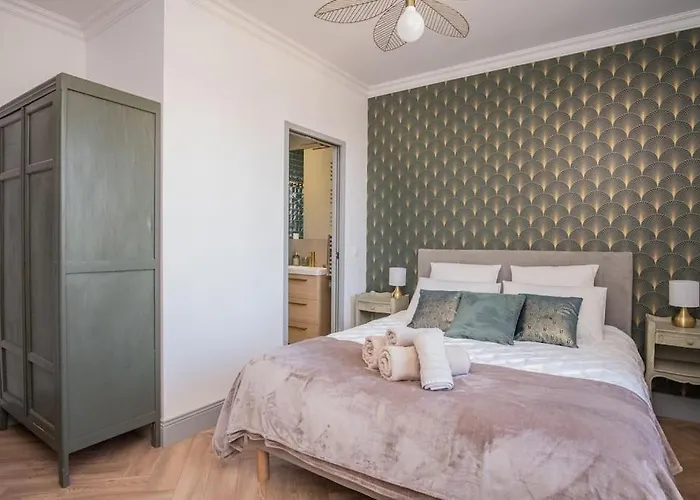 Magnifique 3 Etoiles, 2 Salles De Bain, 2 A Coucher, Plage, Hyper Centre, Entierement Renove Apartament *