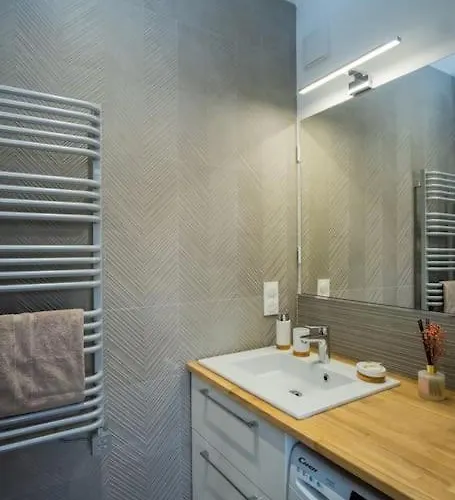 Apartament Magnifique 3 Etoiles, 2 Salles De Bain, 2 A Coucher, Plage, Hyper Centre, Entierement Renove *