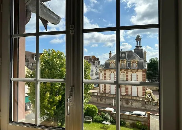 Magnifique 3 Etoiles, 2 Salles De Bain, 2 A Coucher, Plage, Hyper Centre, Entierement Renove *