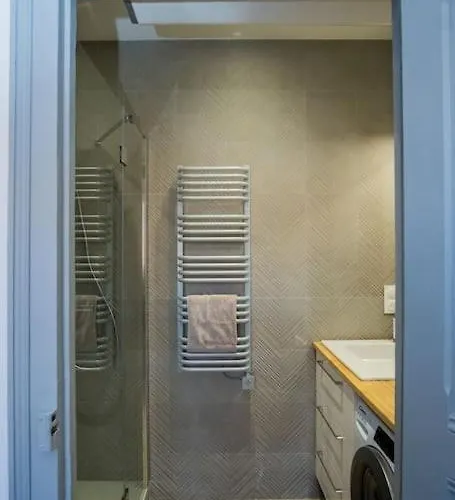 Magnifique 3 Etoiles, 2 Salles De Bain, 2 A Coucher, Plage, Hyper Centre, Entierement Renove *