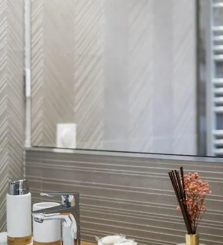 Magnifique 3 Etoiles, 2 Salles De Bain, 2 A Coucher, Plage, Hyper Centre, Entierement Renove Apartament *