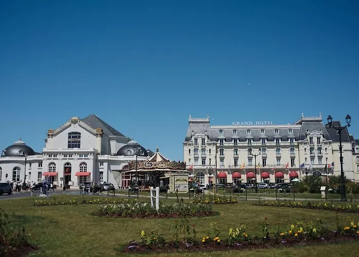 Magnifique 3 Etoiles, 2 Salles De Bain, 2 A Coucher, Plage, Hyper Centre, Entierement Renove Cabourg