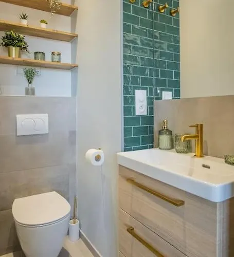 Apartament Magnifique 3 Etoiles, 2 Salles De Bain, 2 A Coucher, Plage, Hyper Centre, Entierement Renove *