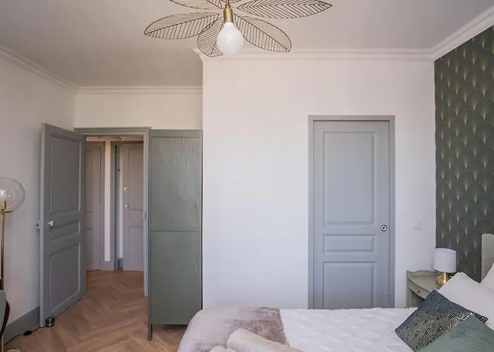 Apartament Magnifique 3 Etoiles, 2 Salles De Bain, 2 A Coucher, Plage, Hyper Centre, Entierement Renove *