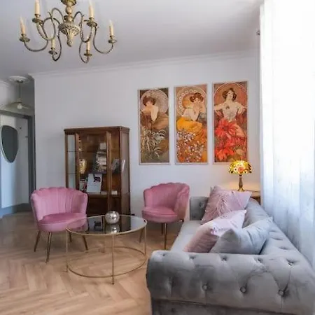 Appartement Magnifique 3 étoiles, 2 Salles De Bain, 2 à Coucher, Plage, Hyper Centre, Entièrement Rénové *