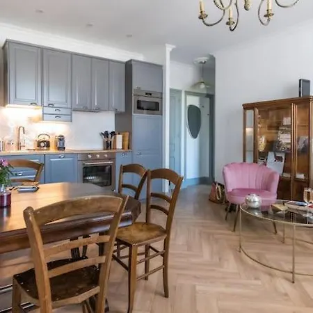 Magnifique 3 Etoiles, 2 Salles De Bain, 2 A Coucher, Plage, Hyper Centre, Entierement Renove 아파트 *