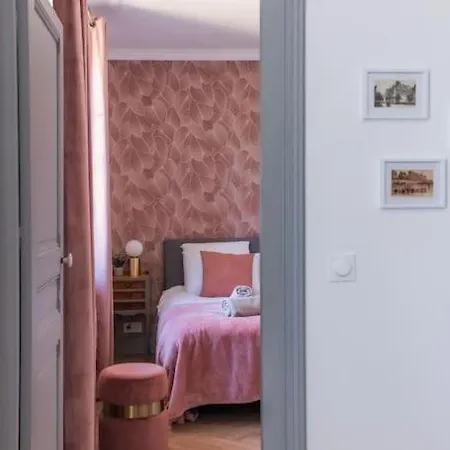 Appartement Magnifique 3 étoiles, 2 Salles De Bain, 2 à Coucher, Plage, Hyper Centre, Entièrement Rénové *
