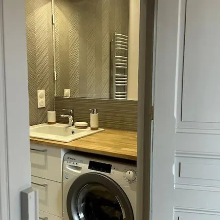 Magnifique 3 Etoiles, 2 Salles De Bain, 2 A Coucher, Plage, Hyper Centre, Entierement Renove