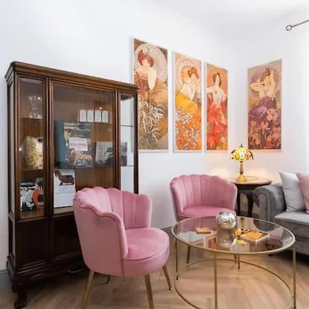 Magnifique 3 étoiles, 2 Salles De Bain, 2 à Coucher, Plage, Hyper Centre, Entièrement Rénové Appartement