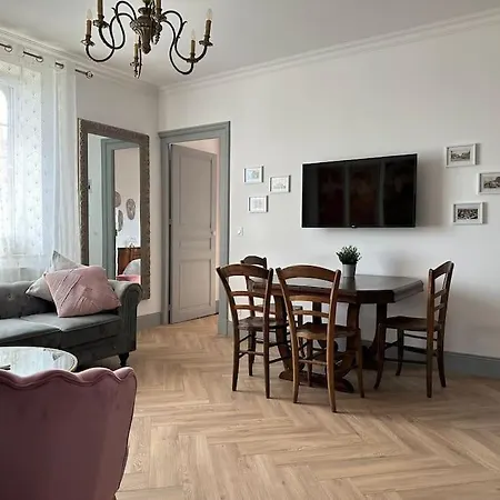 Appartement Magnifique 3 étoiles, 2 Salles De Bain, 2 à Coucher, Plage, Hyper Centre, Entièrement Rénové