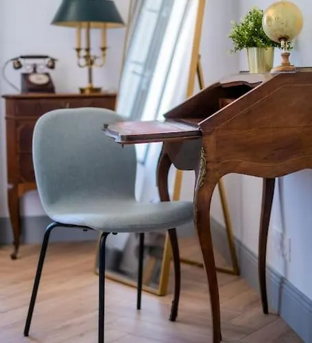 Magnifique 3 Etoiles, 2 Salles De Bain, 2 A Coucher, Plage, Hyper Centre, Entierement Renove *